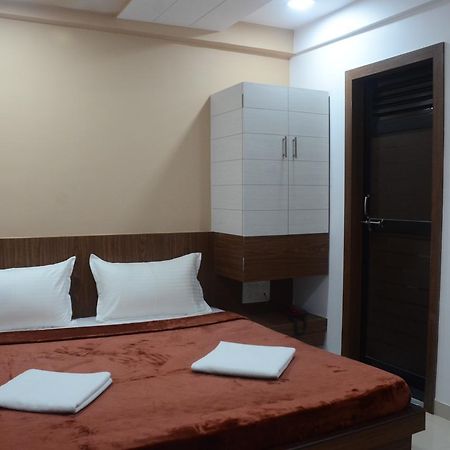 Hotel Ideal Vadodara Exteriör bild