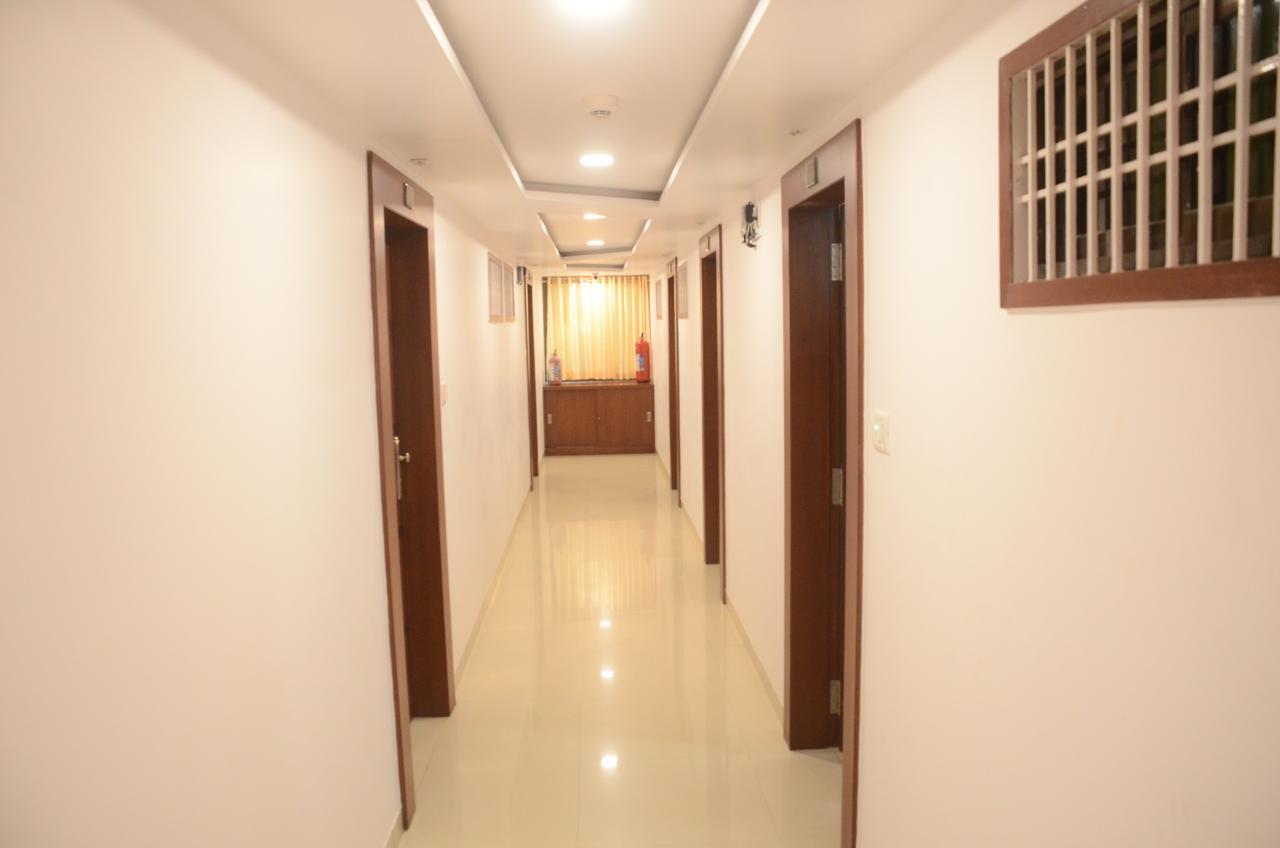 Hotel Ideal Vadodara Exteriör bild